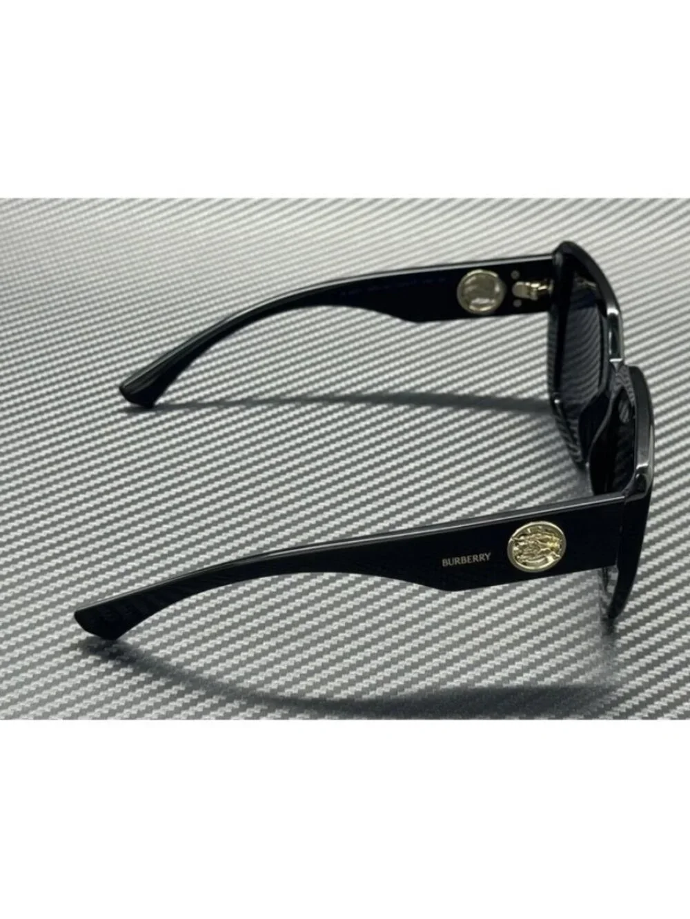 New Burberry Women Black Sunglasses -17-140